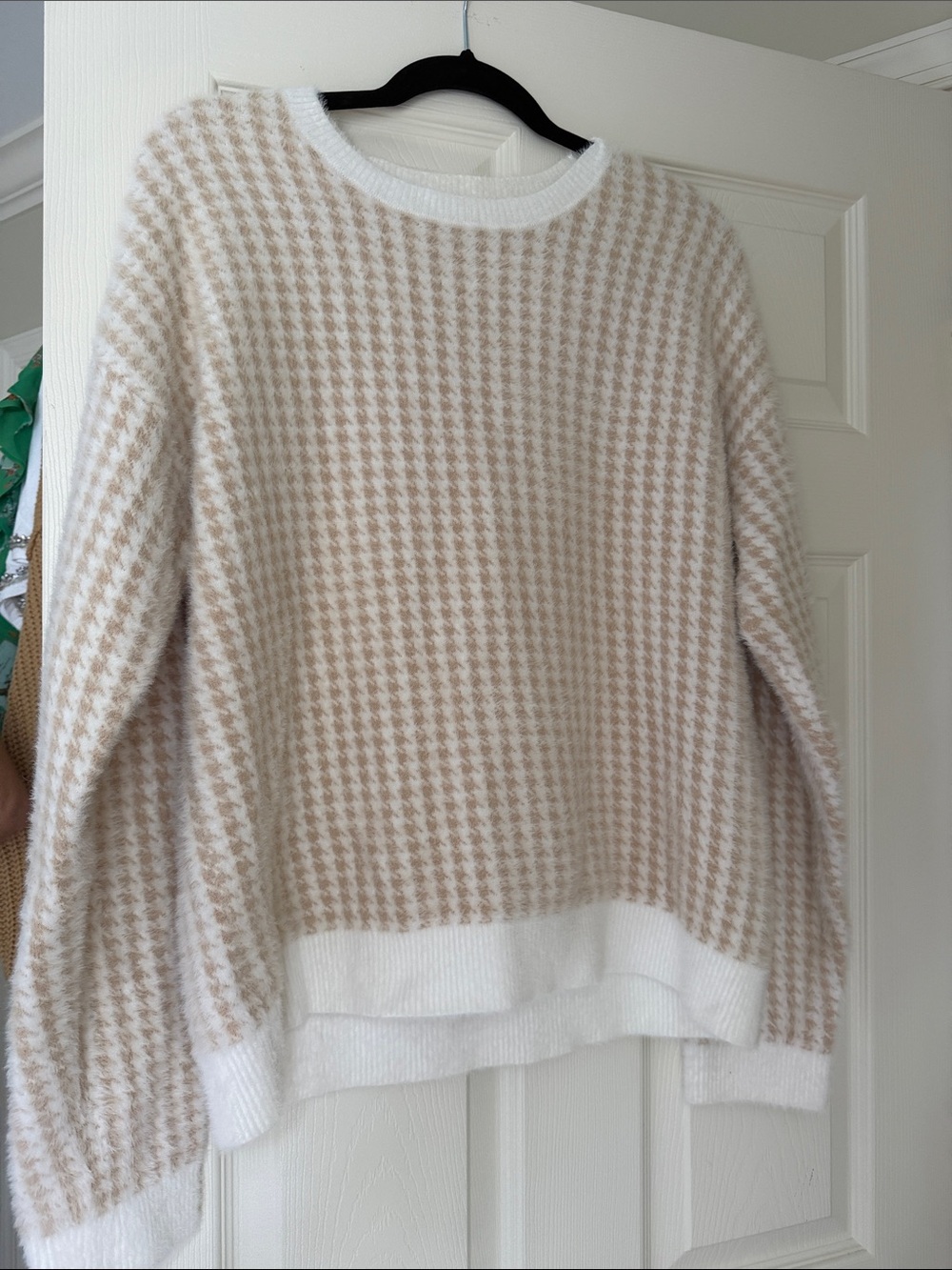 Thread & Supply Beige and White Houndstooth Crewneck Sweater